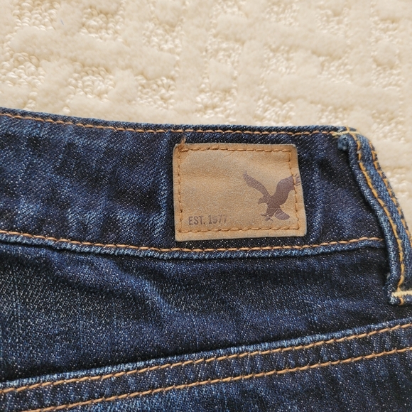 AMERICAN EAGLE Distressed Dark Wash Peek A Boo American Flag Pocket Jean Shorts - Picture 5 of 9